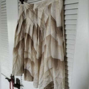 THEORY pleated cream beige gold 100% silk knee length flouncy skirt zip